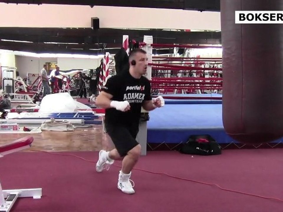 Adamek - Chambers: "Góral" rozgrzewa się przed treningiem