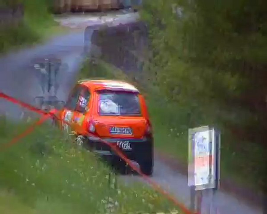 Rallye du Chambost-Longessaigne 2012 Passage de l'équipage Robert/Ploton