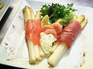 Cuisine et Voo : "Fagots d'asperges terre et mer" par James Diolot du restaurant "Le petit bouchon"