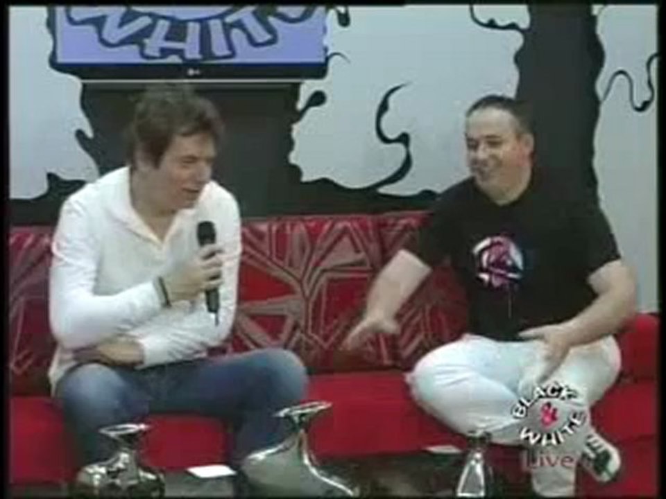 BLACK & WHITE 05/05/2012