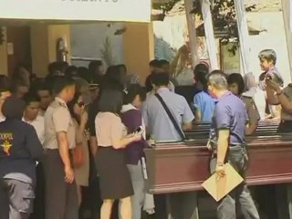 Families view remains of plane crash victims