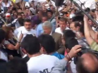 López Obrador busca el apoyo estudiantil en la campaña electoral mexicana