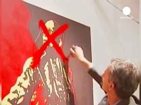 Güney Afrika lideri Zuma'nın portresine saldırı