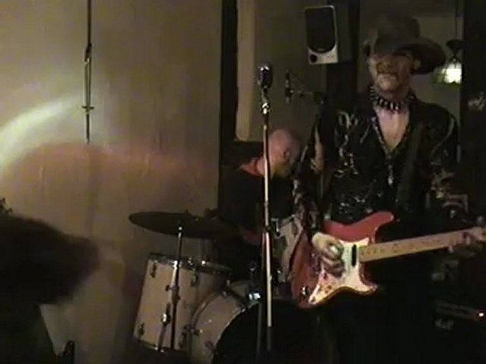 Misirlou  - punky version -cover  (Dick Dale &  the Del tones )