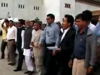 Violence erupts as Nepal fails to pass new constitution