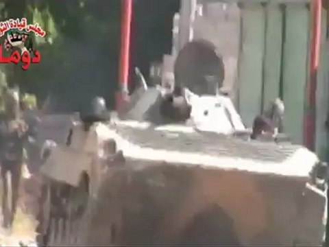 Syria فري برس ريف دمشق دوما الدبابات و المصور وجهاً لوجه في الحجارية 22 5 2012 Damascus