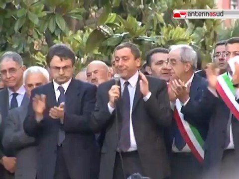 TG 19.05.12 Decine di migliaia in piazza a Brindisi per dire no alla violenza