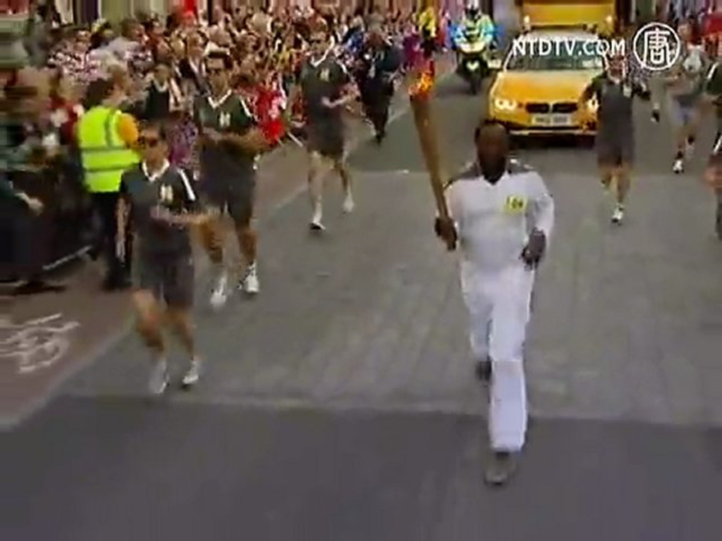 ⁣Black Eyed Peas Singer becomes the 109th Olympic Torch Bearer