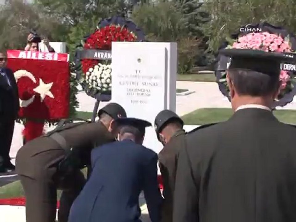 CEVDET SUNAY, KABRİ BAŞINDA ANILDI