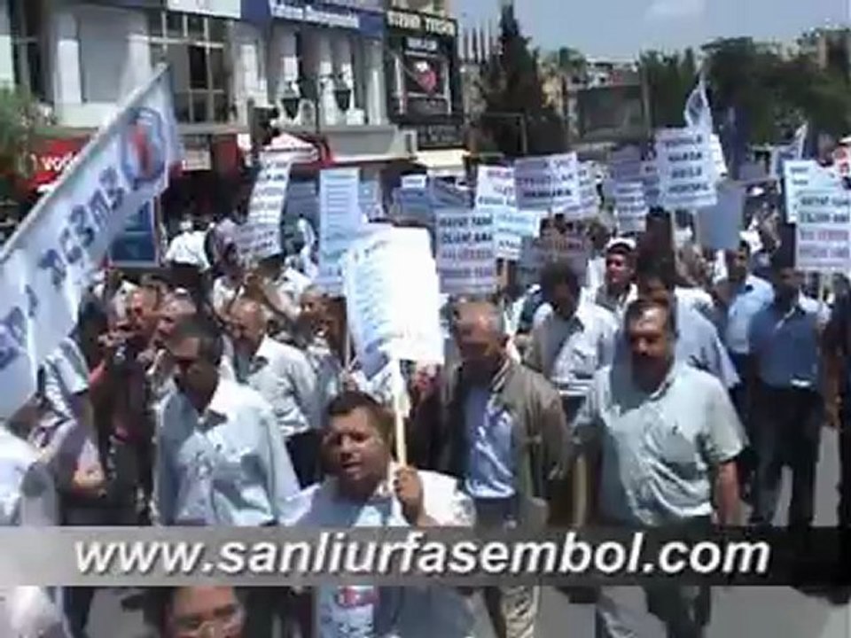 ŞANLIURFA'DA MEMURLAR İŞ BIRAKTI