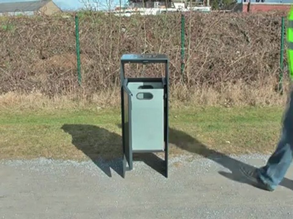 Der Abfallbehälter der Serie 935