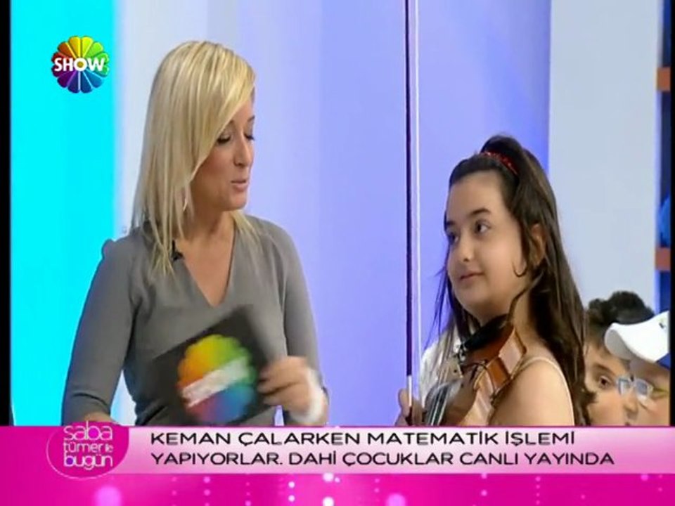 Keman çalarken matematik işlemi yapan dahi çocuk