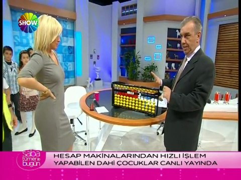 Saba Tümer ve Elif Güvendik canlı yayında matematik işlemi yapıyor