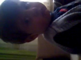 Kamerayı görünce ağlayan çocuk