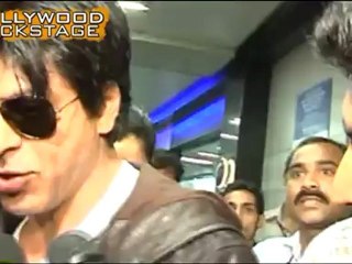 Shahrukh Khan shows his SHOE to fans post KKR match