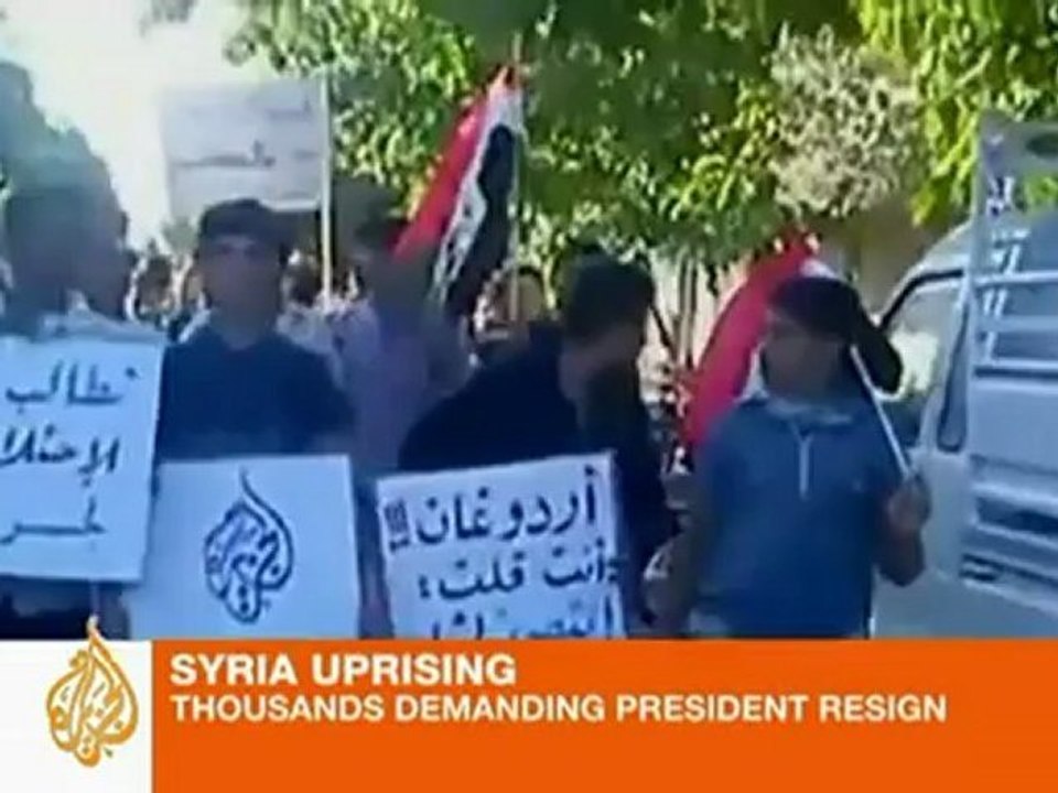 Thousands of Syrians demand Assad resign