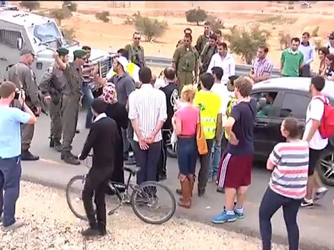 PALESTINE LE VISAGE DE L'OCCUPATION La brutalité contre les étrangers Militant(E)s