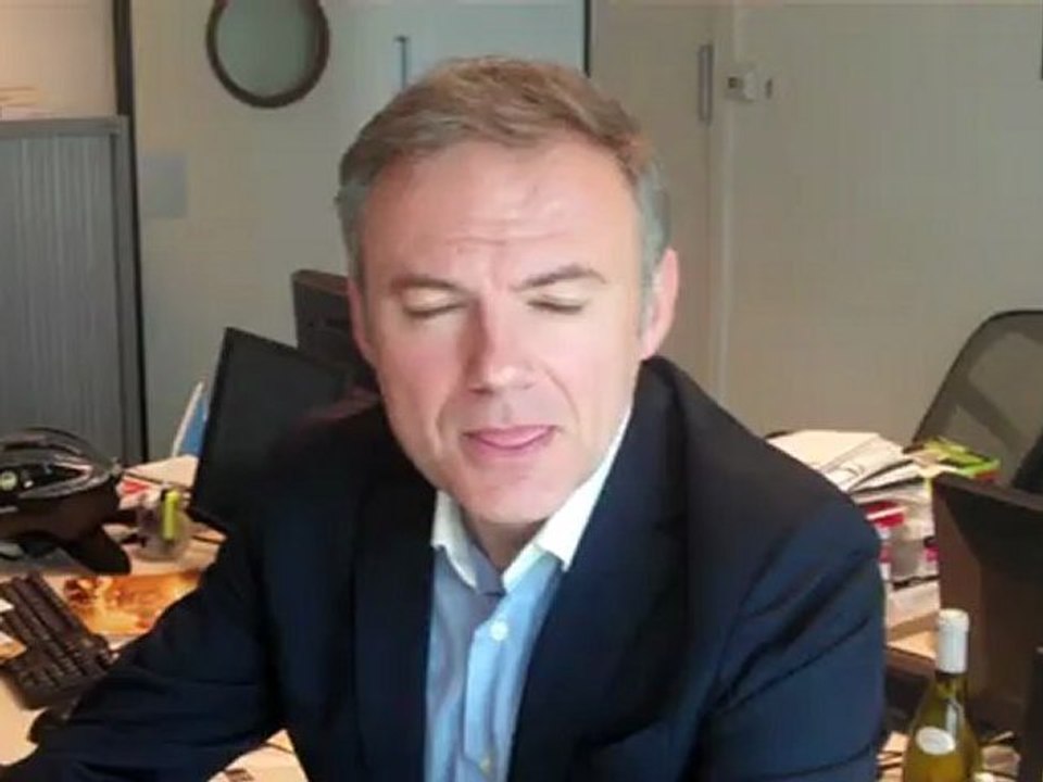 Selon Eric Brunet,  Arnaud Montebourg doit rester au gouvernement.