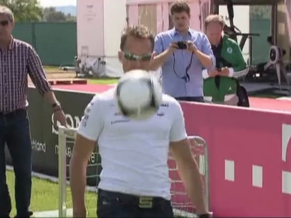 Schumi und die DFB-Jungs mit Vollgas zum Titel