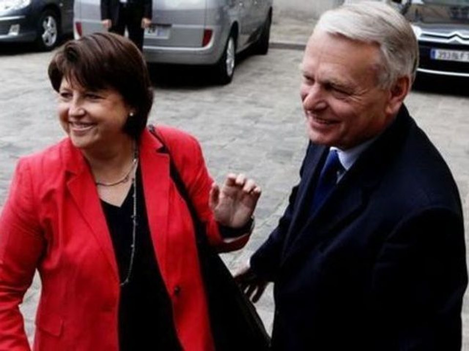 ZAPPING ACTU DU 24/05/2012 - Martine Aubry traite Ayrault de "naze" selon Le Canard enchaîné !