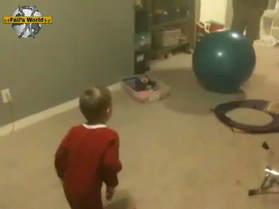 FAILS WORLD - Baby Ball fail