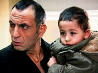 Selgibiyiz.com       Memati - Mamos Türküsü - YouTubeHani unutmak bir mumun ömrü kadardı.Kaç mum eridi gözlerimin önünde hayalini eritemedi hiçbiri. Hani imkansızlıklar ellerimizde tükenirdi.Kaç imkansız tükendi avuçlarımda bir sen kala