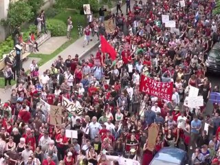 Au Québec, les étudiants refusent "de céder à l'intimidation"