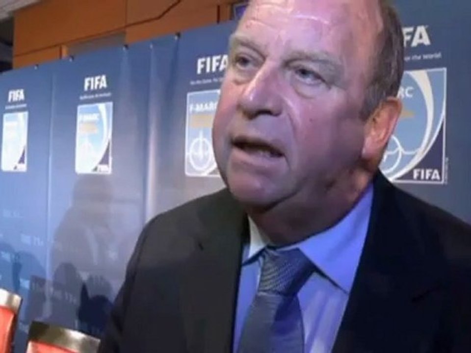 FIFA fordert Defibrillatoren