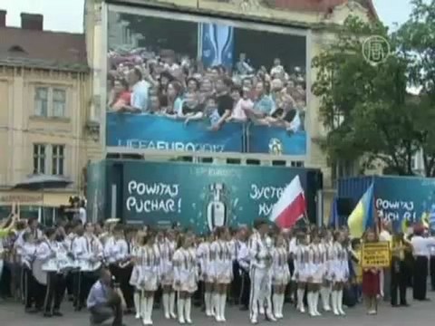 Кубок Евро-2012 прибыл во Львов