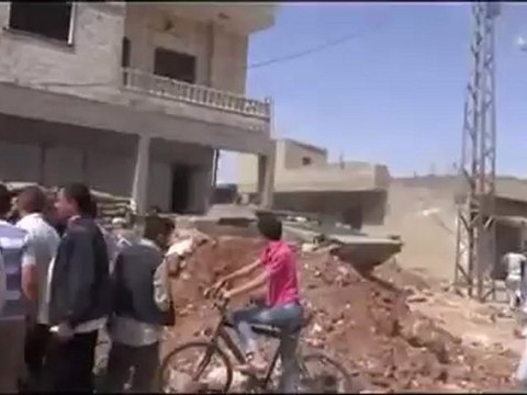 Syria فري برس حمص تلبيسة لجنة المراقبين عند احد الحواجز 24 5 2012 ج1 Homs