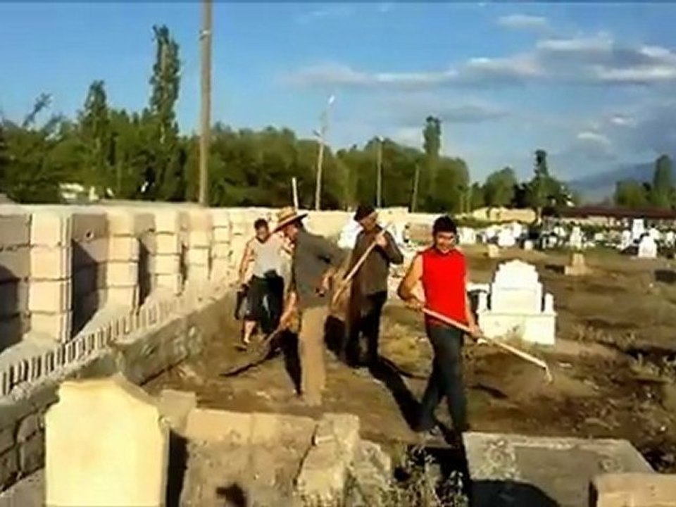 27.05.2012 HAKVEYİS MEZARLIĞI YARDIM