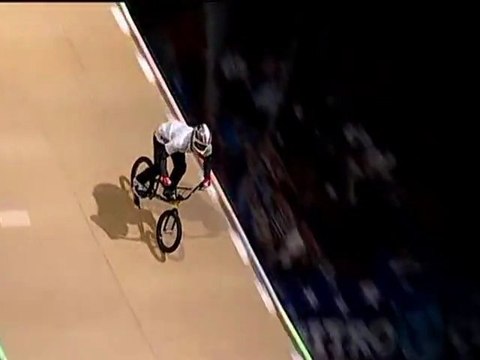 Le premier backflip tailwhip to late 360 du monde !