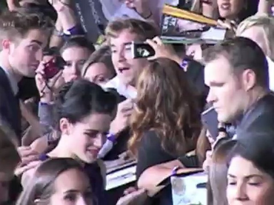 Kristen Stewart steht zu oben-ohne-Auftritt