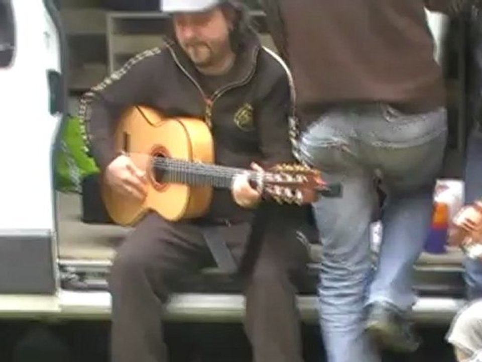 la fiesta comenza