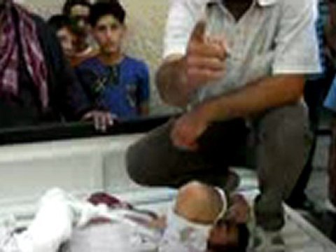 Syria فري برس حمص الحولة اصابة احد المدنيين نتيجة القصف العشوائي 25 2 2012 Homs