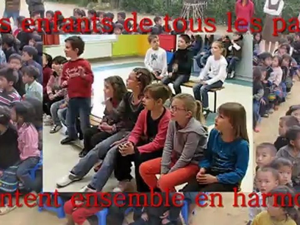 TOUS LES ENFANTS SE DONNENT LA MAIN