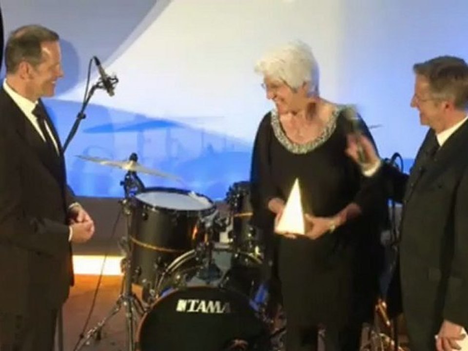 Maske erhält Goldene Sportpyramide für Lebenswerk