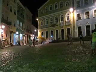 BRESIL: Cela bouge au son des percutions du coté de Salvador de Bahia.