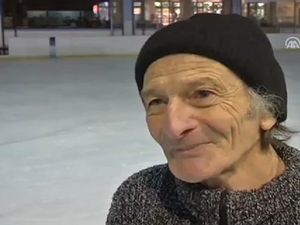 78 Yaşında Buz Pateni Yapıyor