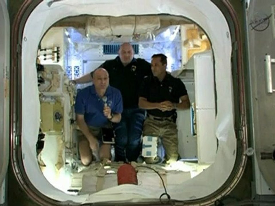 Crew members open SpaceX Dragon hatch