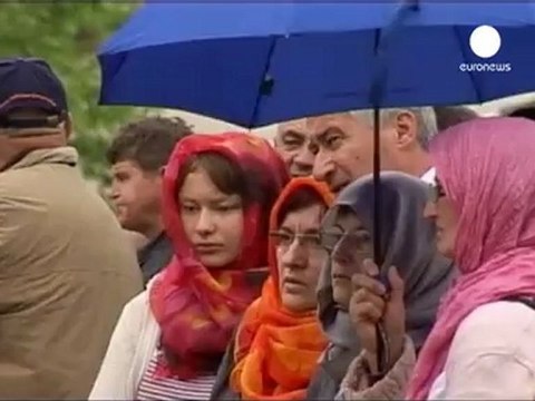 Funérailles collectives pour 66 victimes de la guerre...