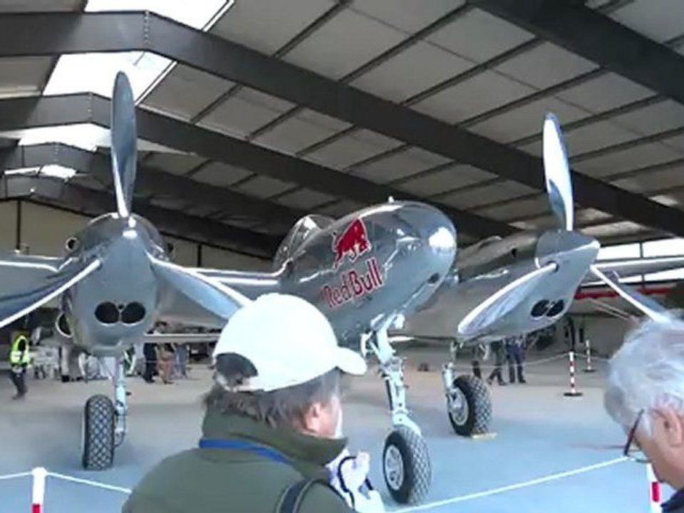 P 38 Lightning Red Bull Full HD Meeting aérien La ferté-Alais  LFTA 2012