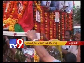 UP CM Akhilesh's wife Dimple to contest elections