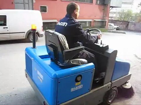 binicili yer süpürme makinesi binicili zemin süpürme makinaları