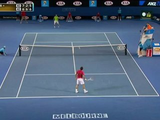 Ce ramasseur de balles a de bons réflexes