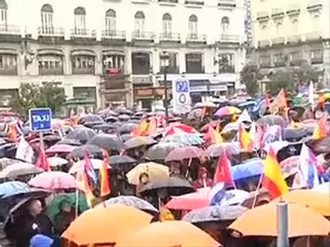 Gritos de viva Cuba libre y libertad en la manifestación de Madrid bajo la nieve