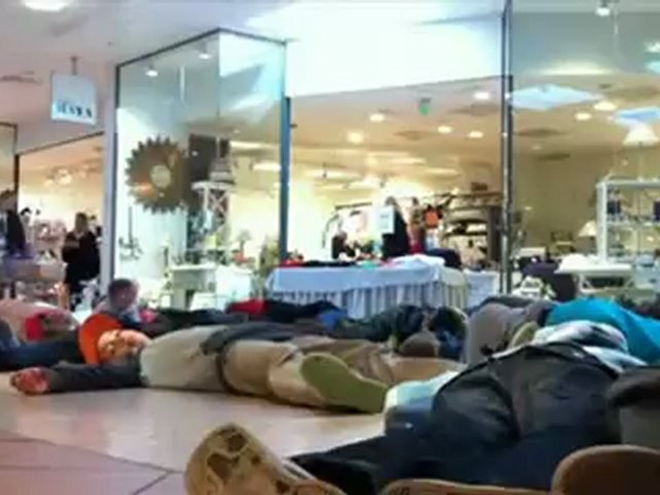 هكذا يحتج أطفال السويد على مجاز الجزار بشار الأسد