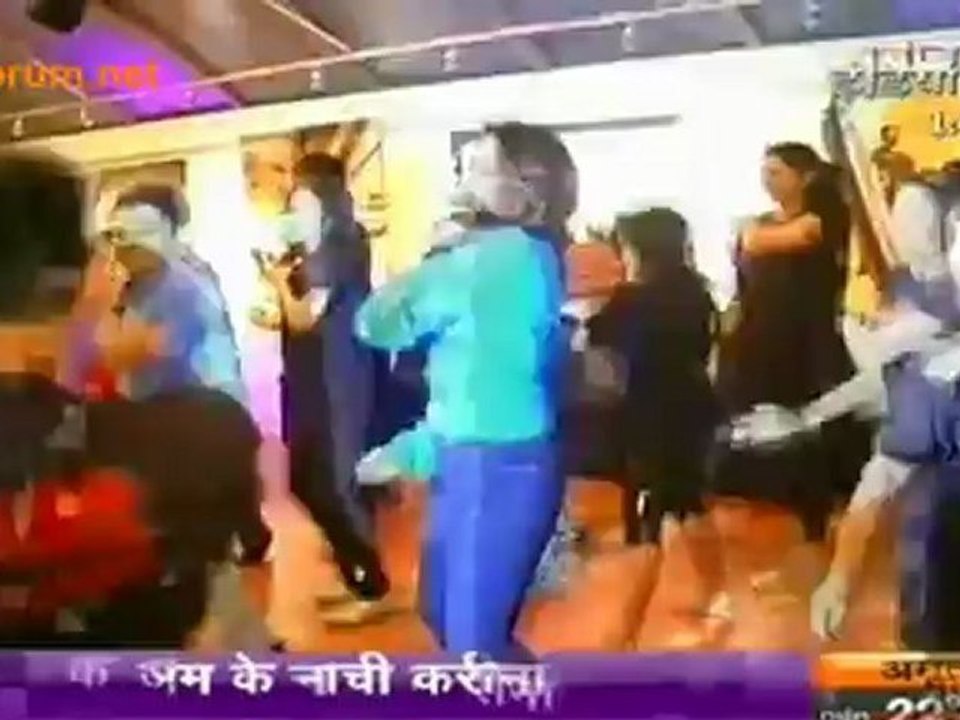 Jam Kar Nachi Kareena