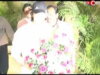 Hrithik Roshan will ape Rajinikanth's stunts in his film