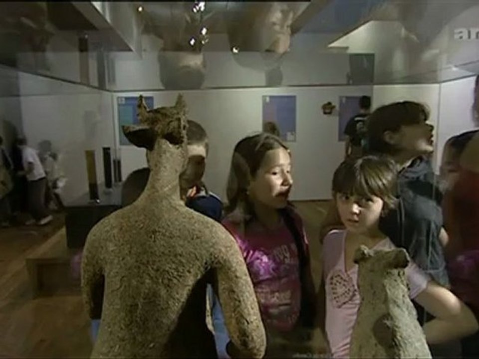 Carolo sculpteur sur bouse, diffusion Arte 2008, par Thierry Berrod et Quincy Russell, Mona Lisa Production